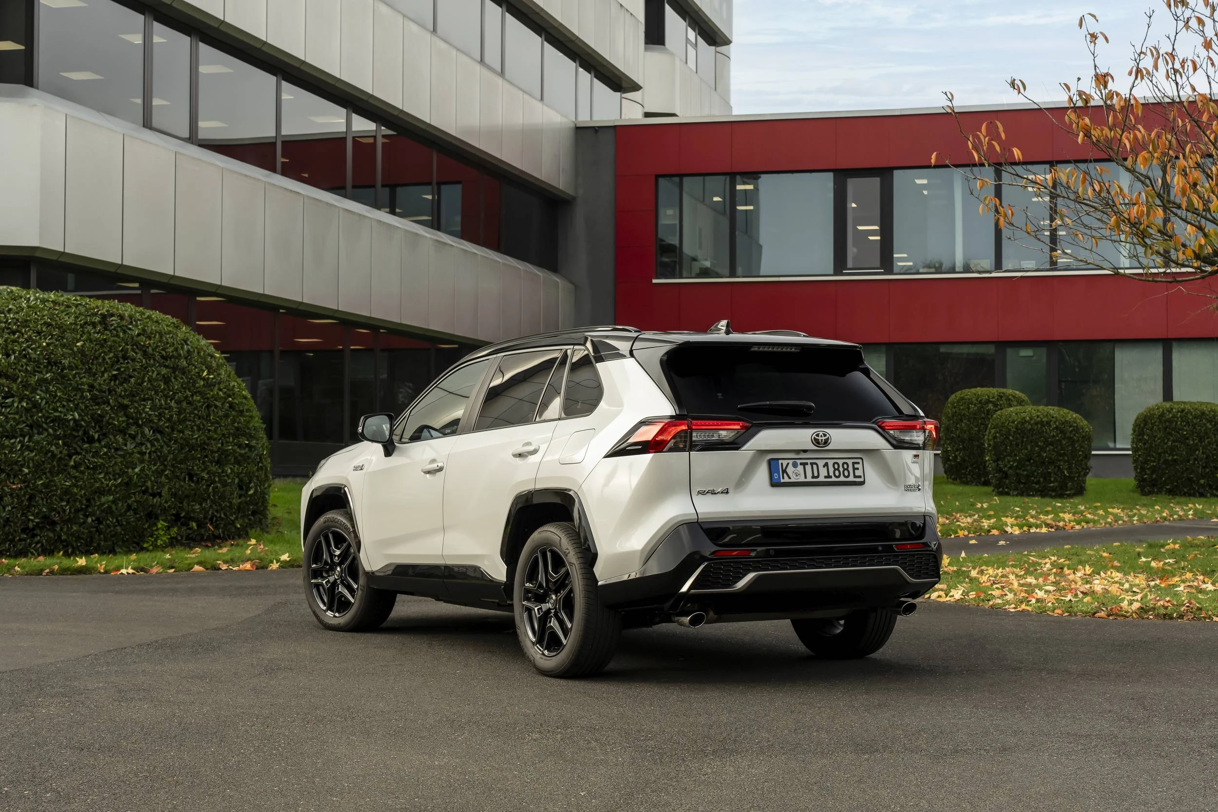 Toyota RAV4 Hybrid im Autotest | Lackmann Automobile