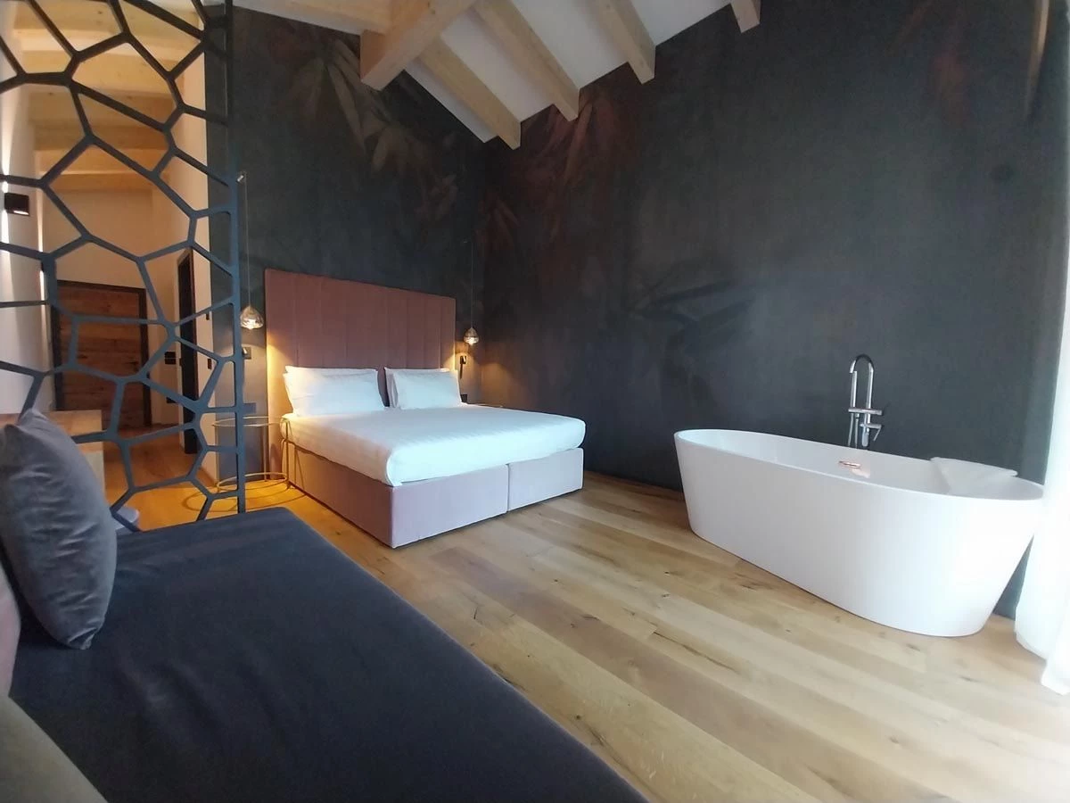 E-Mobility-Urlaub in Cavalese: Perfekte Integration von Reisen, Ladestationen & Hotelkomfort