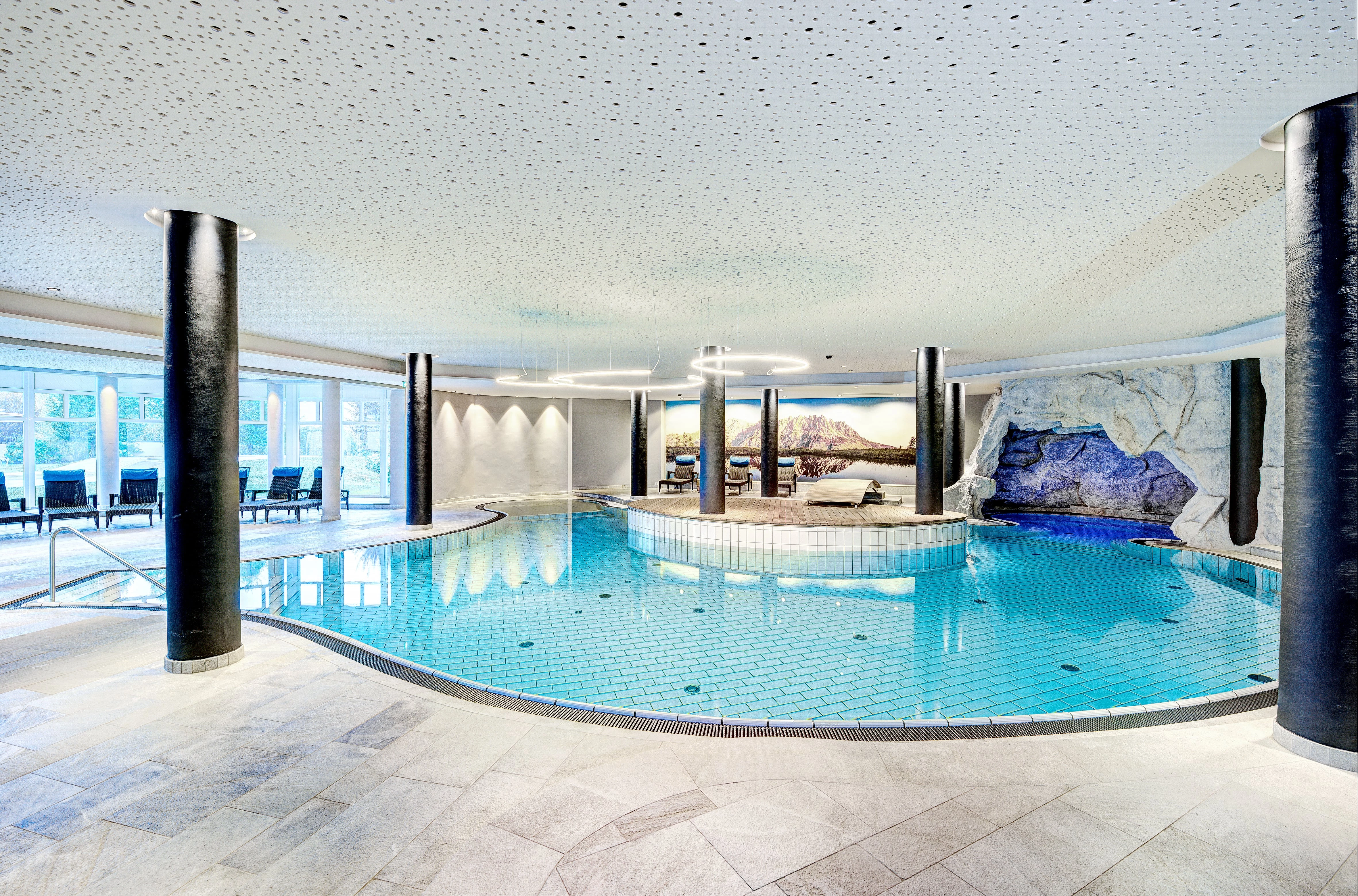 E-Mobilität in Saalfelden: Gut Brandlhof – 27x Typ2 & Typ2-CCS Ladesäulen-Highlight