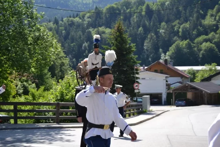 Pfingstmontag in Berchtesgaden: Was macht das Bergfest zum einzigartigen Bergknappen-Jahrtag?