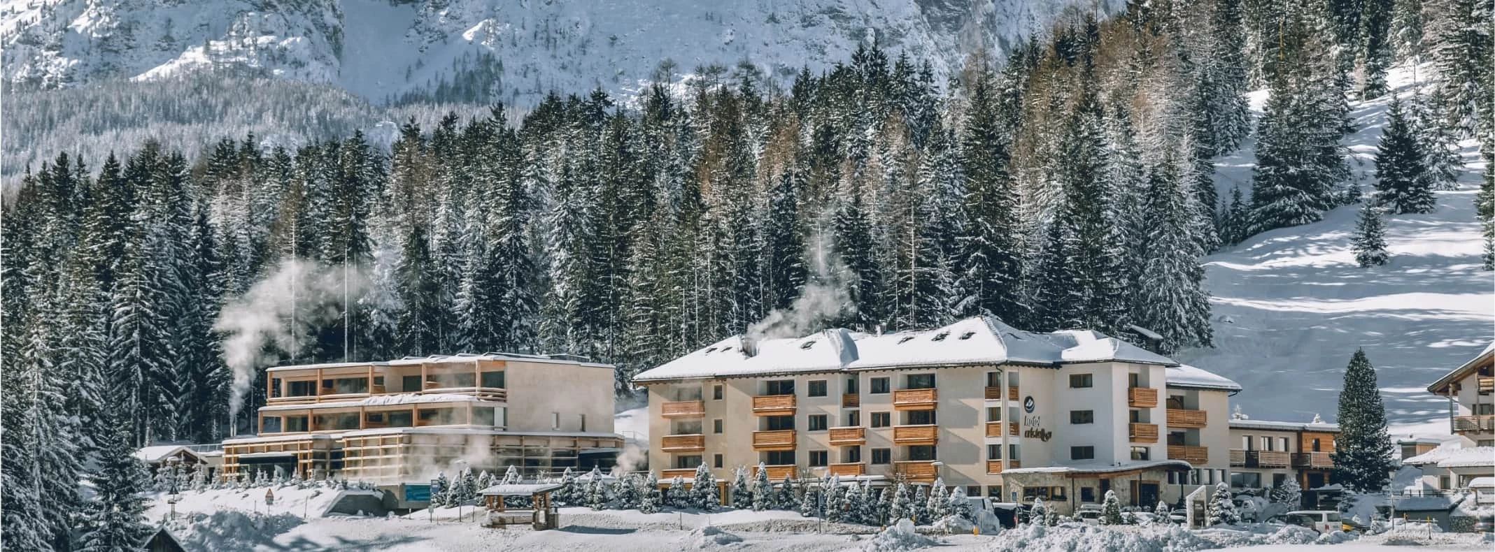 E-Ladesäulen im Hotel Cristallo: E-Mobility und Luxus in den Dolomiten