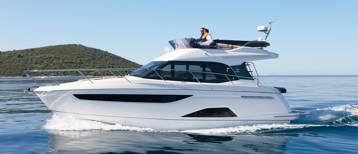 BAVARIA R40 Motoryacht: Luxus und Sportlichkeit vereint