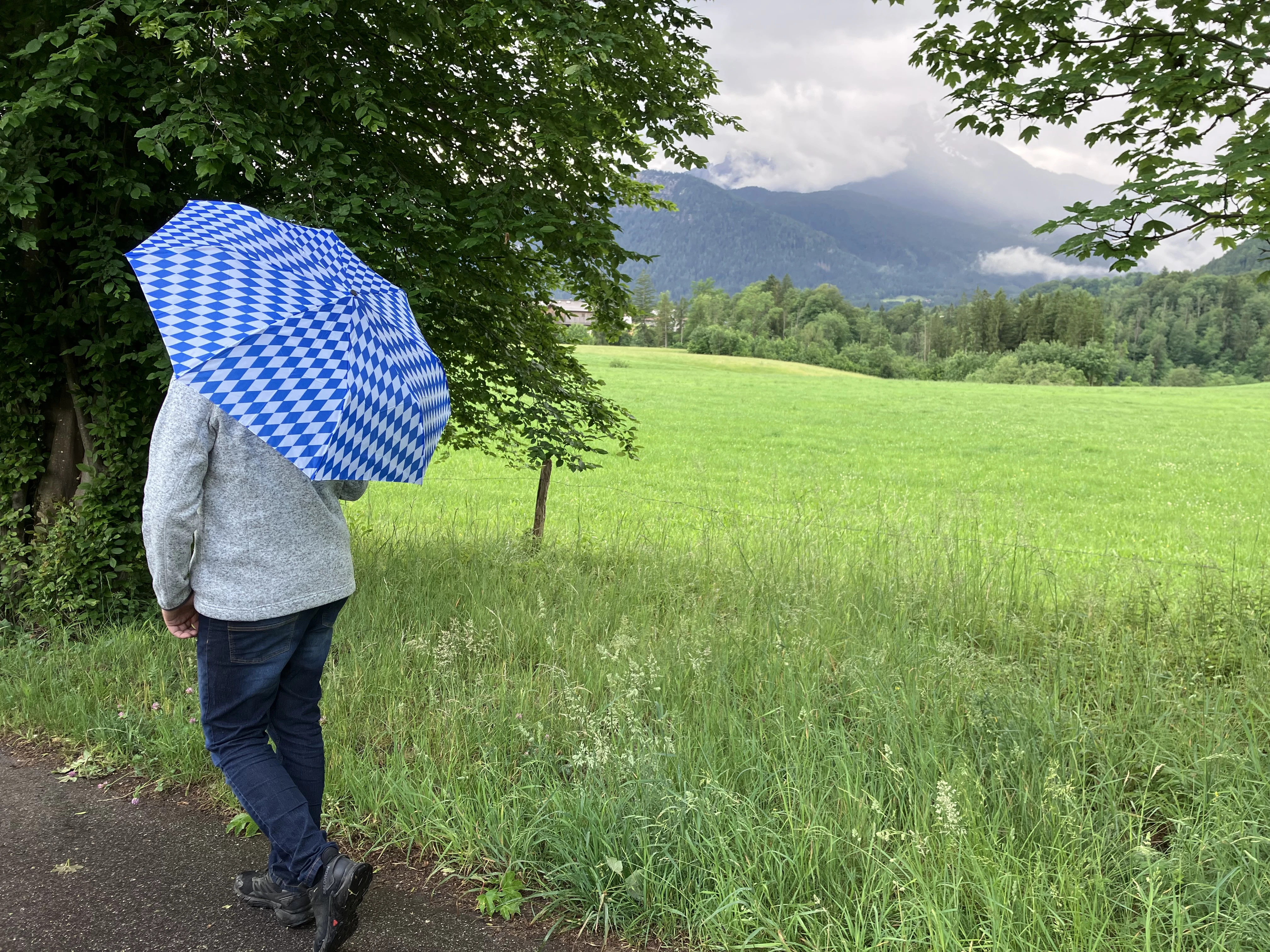 Regenschirme von Souvenir Göttges – Stilvoll durch jedes Wetter in Berchtesgaden