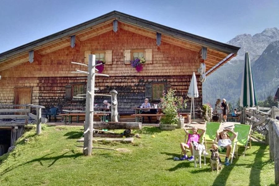 Wanderung zur Litzlalm: Rundweg, Tipps & Einkehr