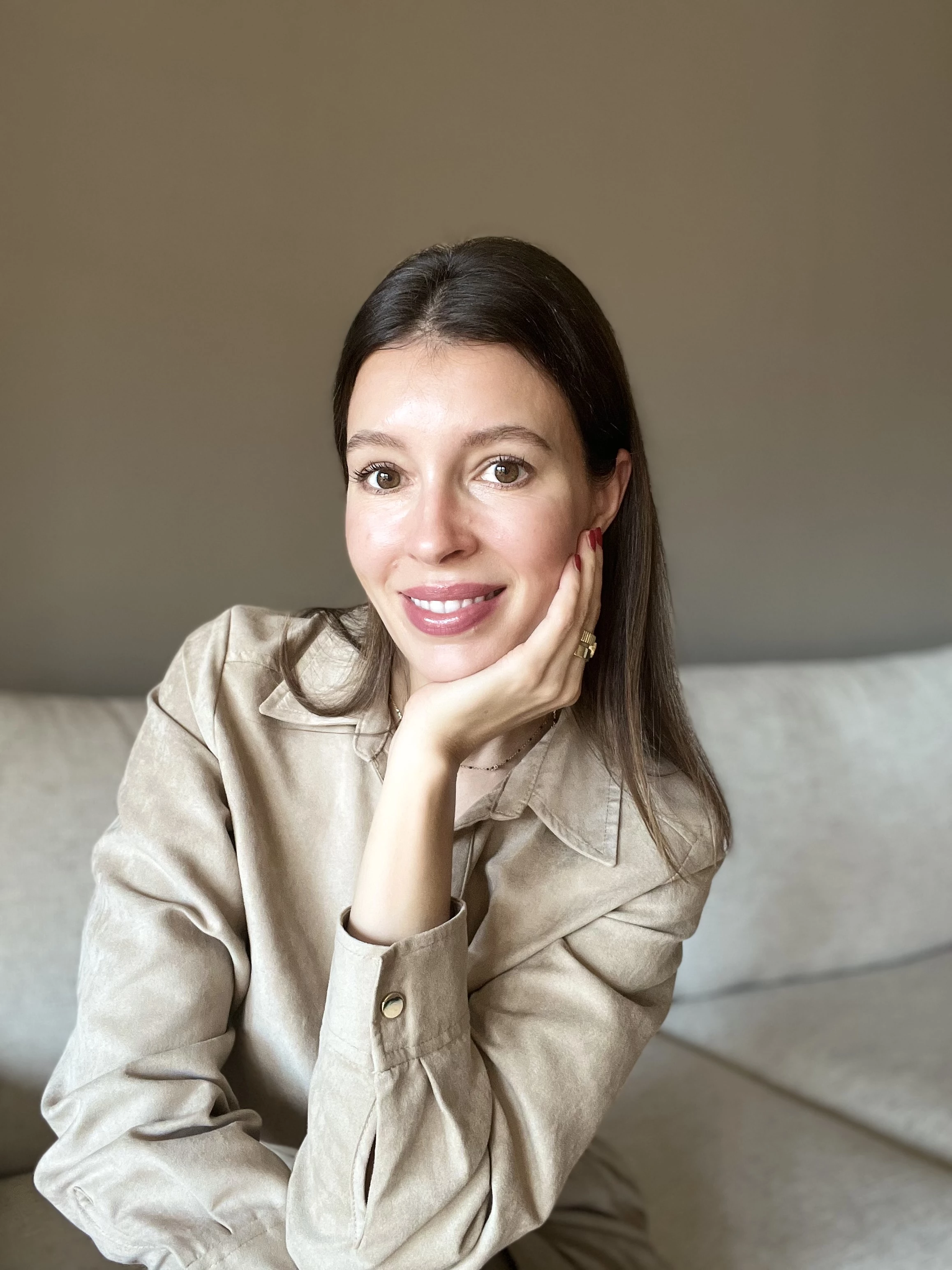 Hormonelle Akne bei Frauen ab 30: Ursachen, Irrt&uuml;mer & neue Ans&auml;tze