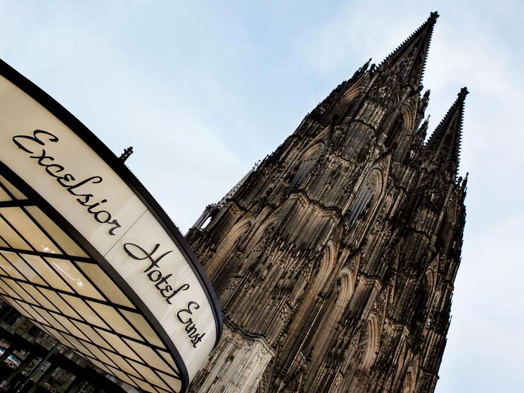 Excelsior Hotel Ernst: Grandhotel-Kulturerbe und Kulinarik in Köln