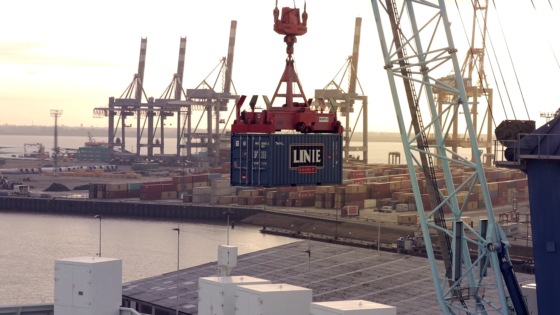 Reifung in Bewegung – LINIE Aquavit verbringt rund 4 Monate auf hoher See - Copyright: LINIE Aquavit / ANORA