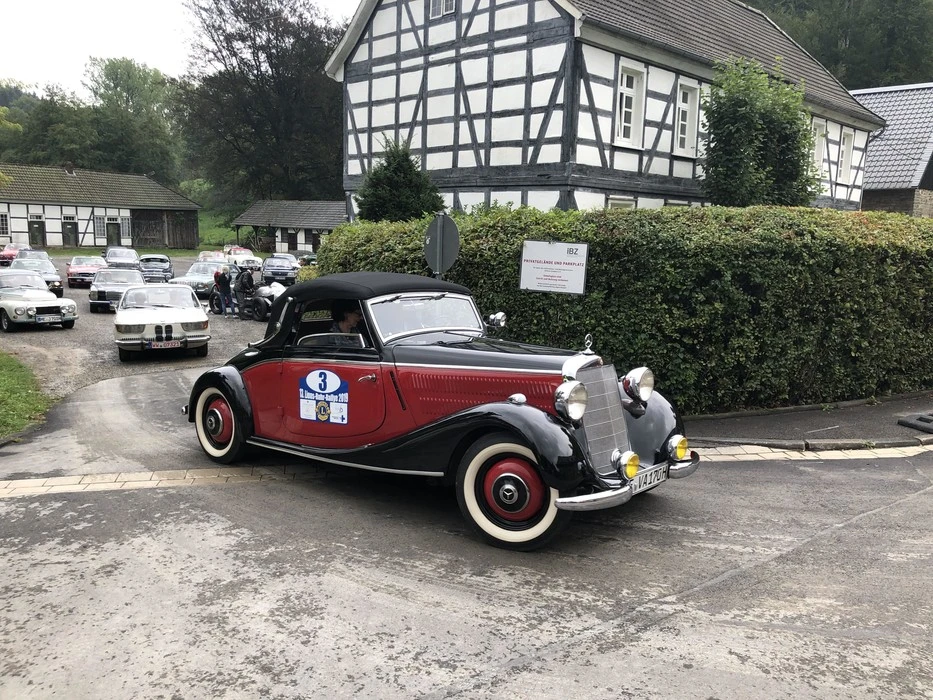Lions Ruhr Rallye: Oldtimer und Hilfe im Bergischen