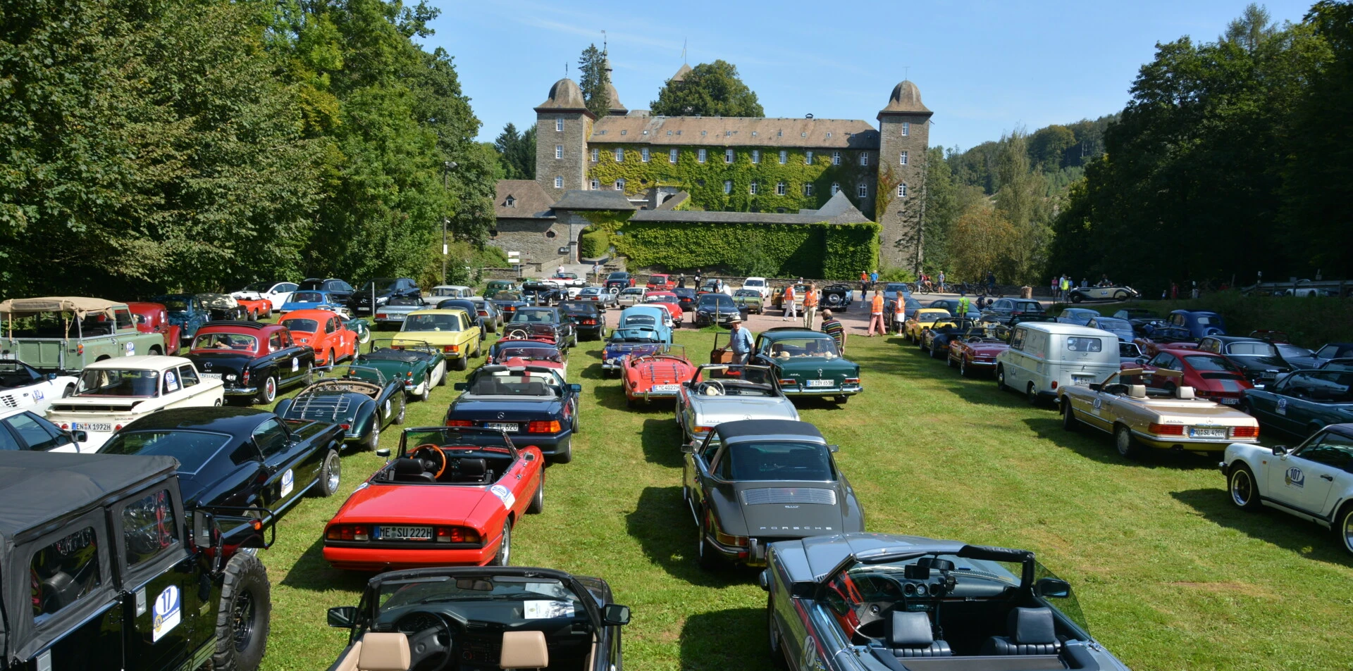 Lions Ruhr Rallye: Oldtimer und Hilfe im Bergischen