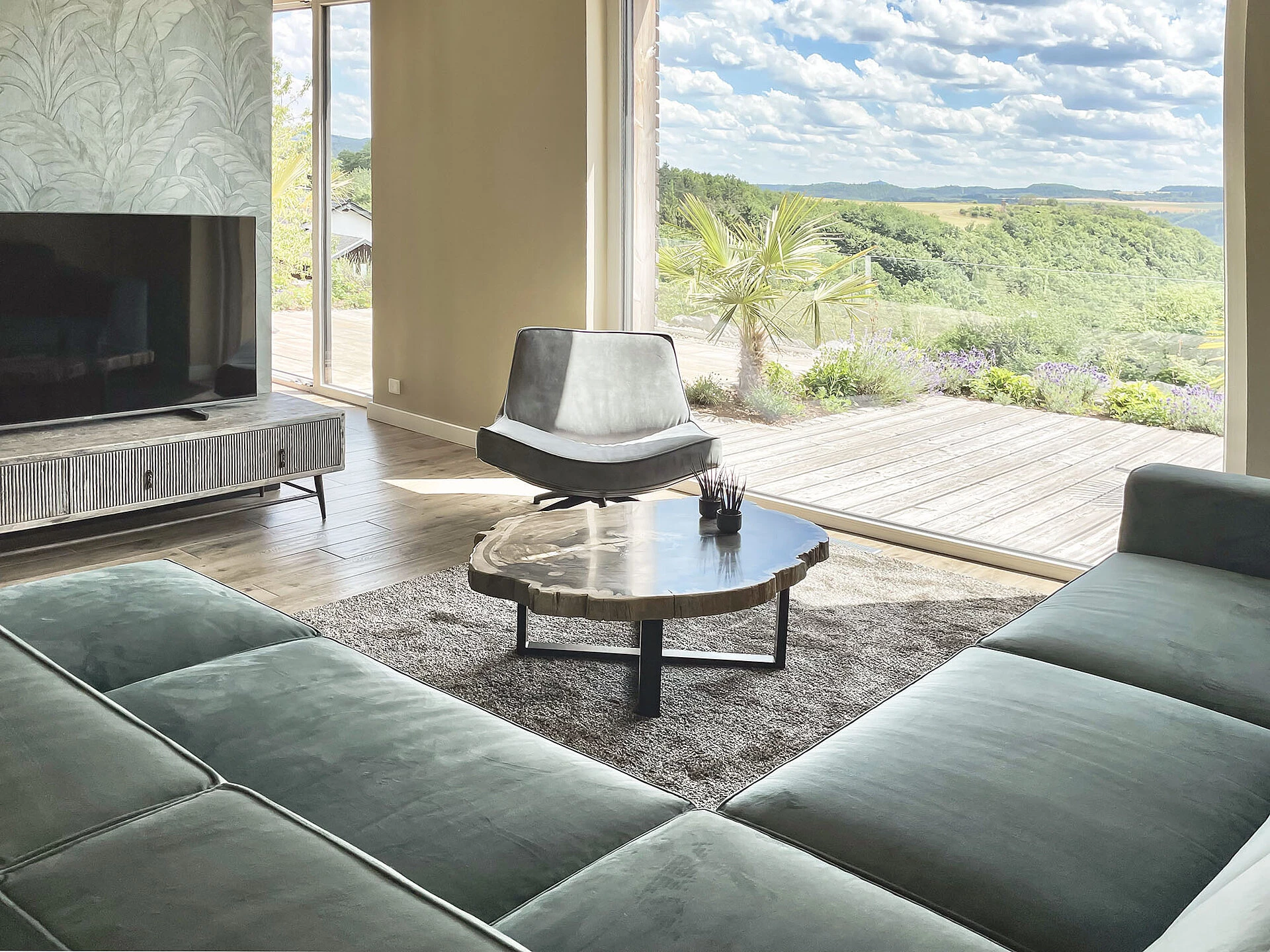 LuxApart Vista: Exklusives Luxus-Feriendomizil mit Panorama-Sauna in der Eifel