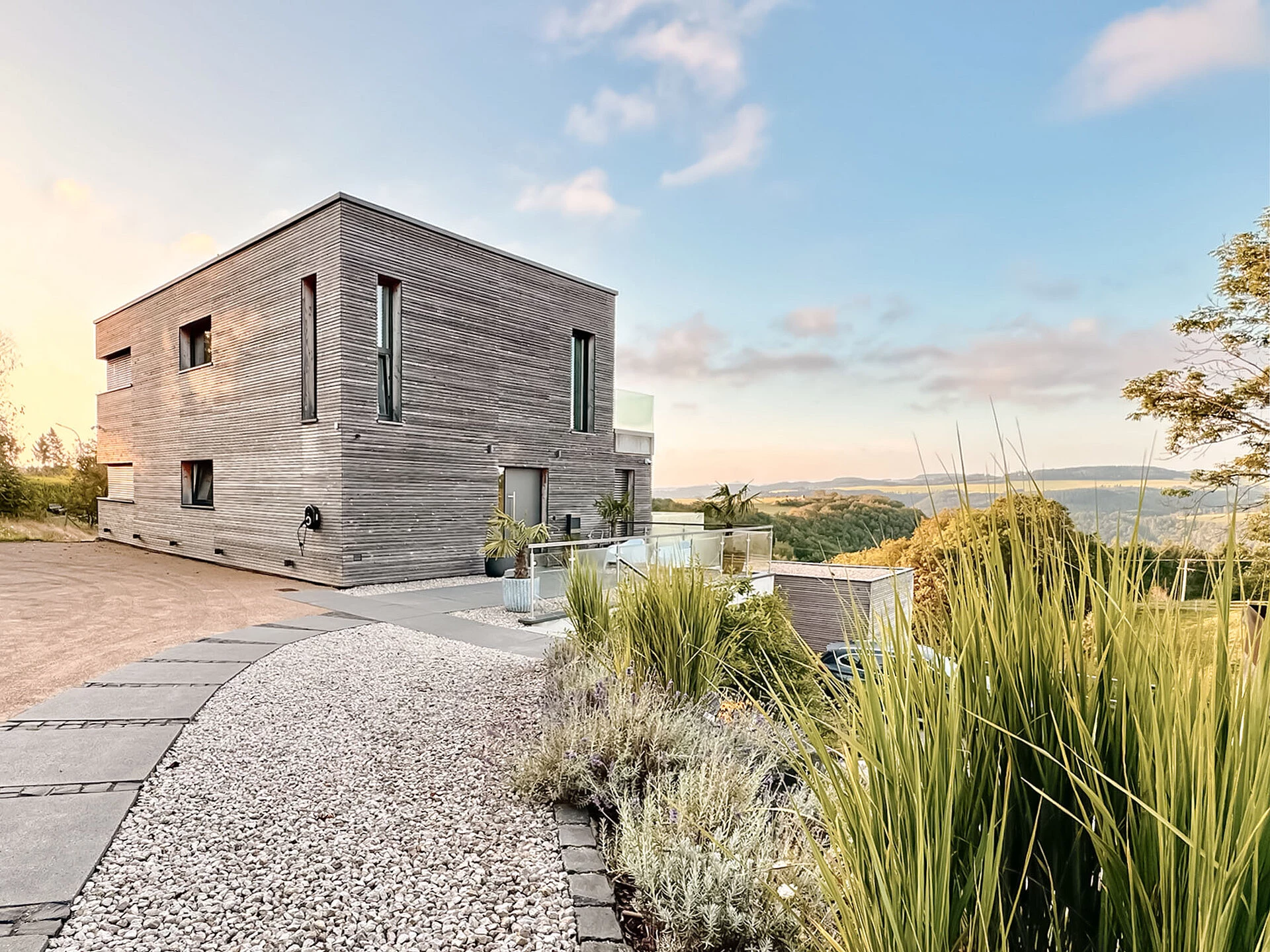 LuxApart Vista: Exklusives Luxus-Feriendomizil mit Panorama-Sauna in der Eifel