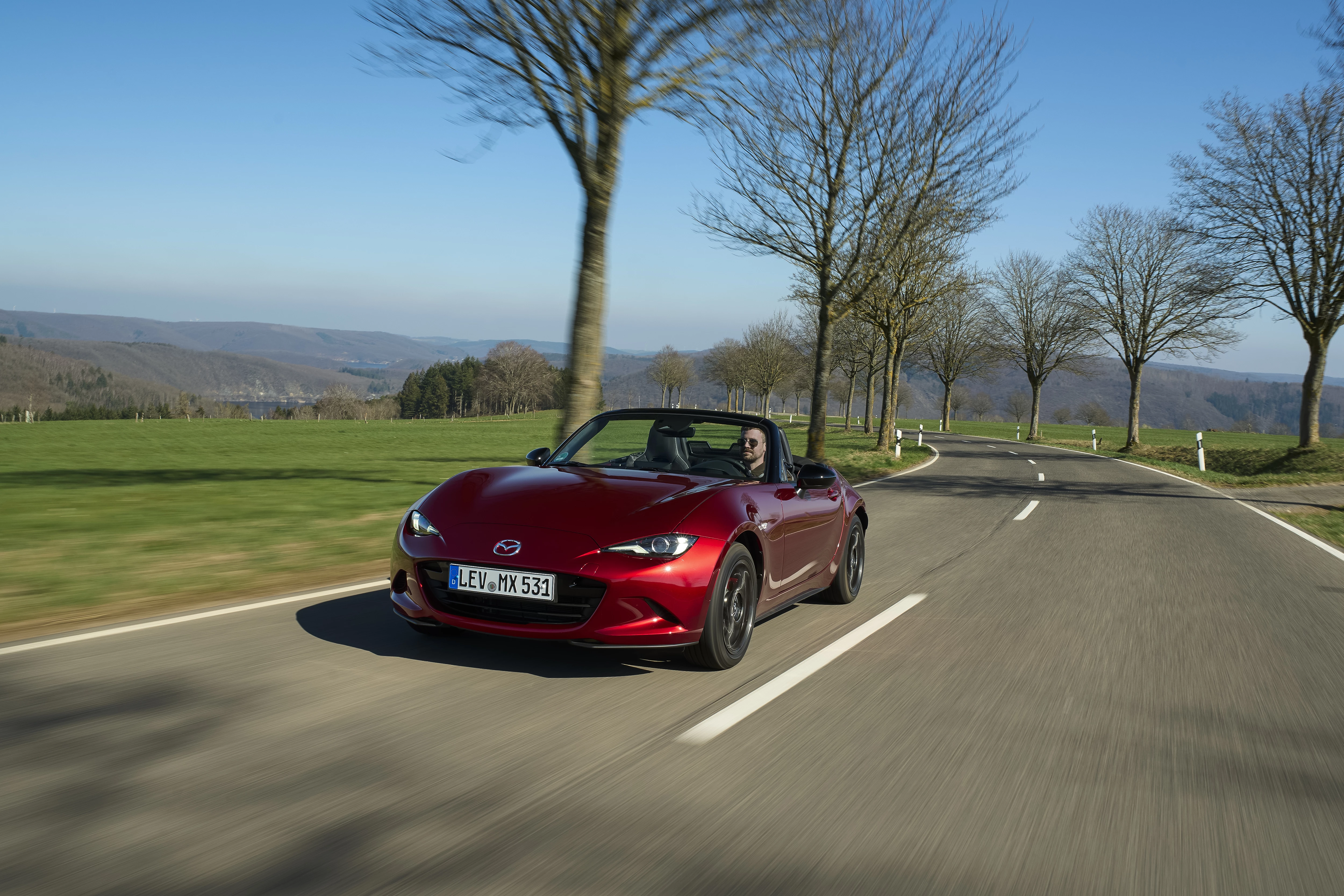 Mazda MX-5 (2024): Ausgereifter Roadster mit modernen Sicherheitssystemen im Test