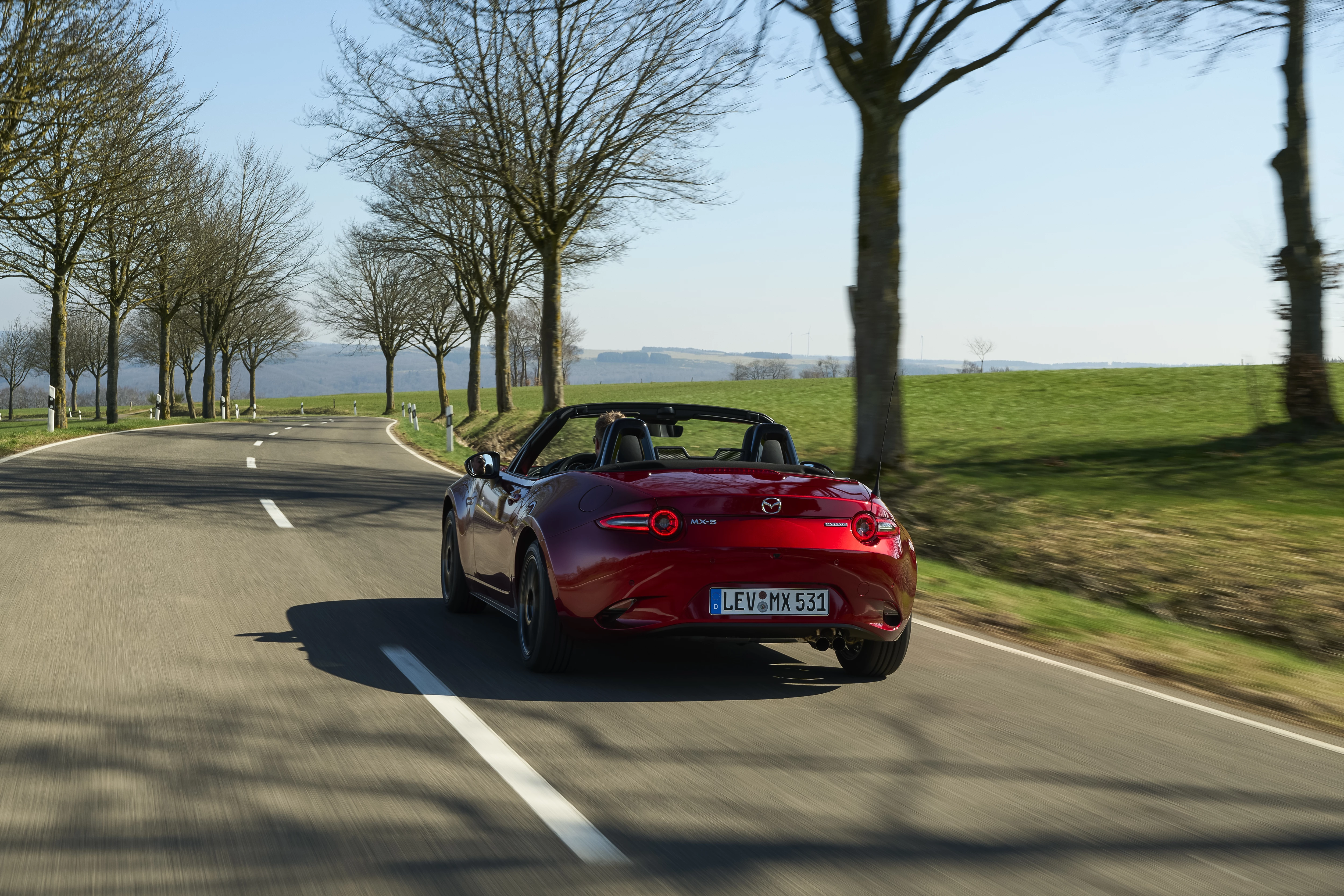 Mazda MX-5 (2024): Ausgereifter Roadster mit modernen Sicherheitssystemen im Test