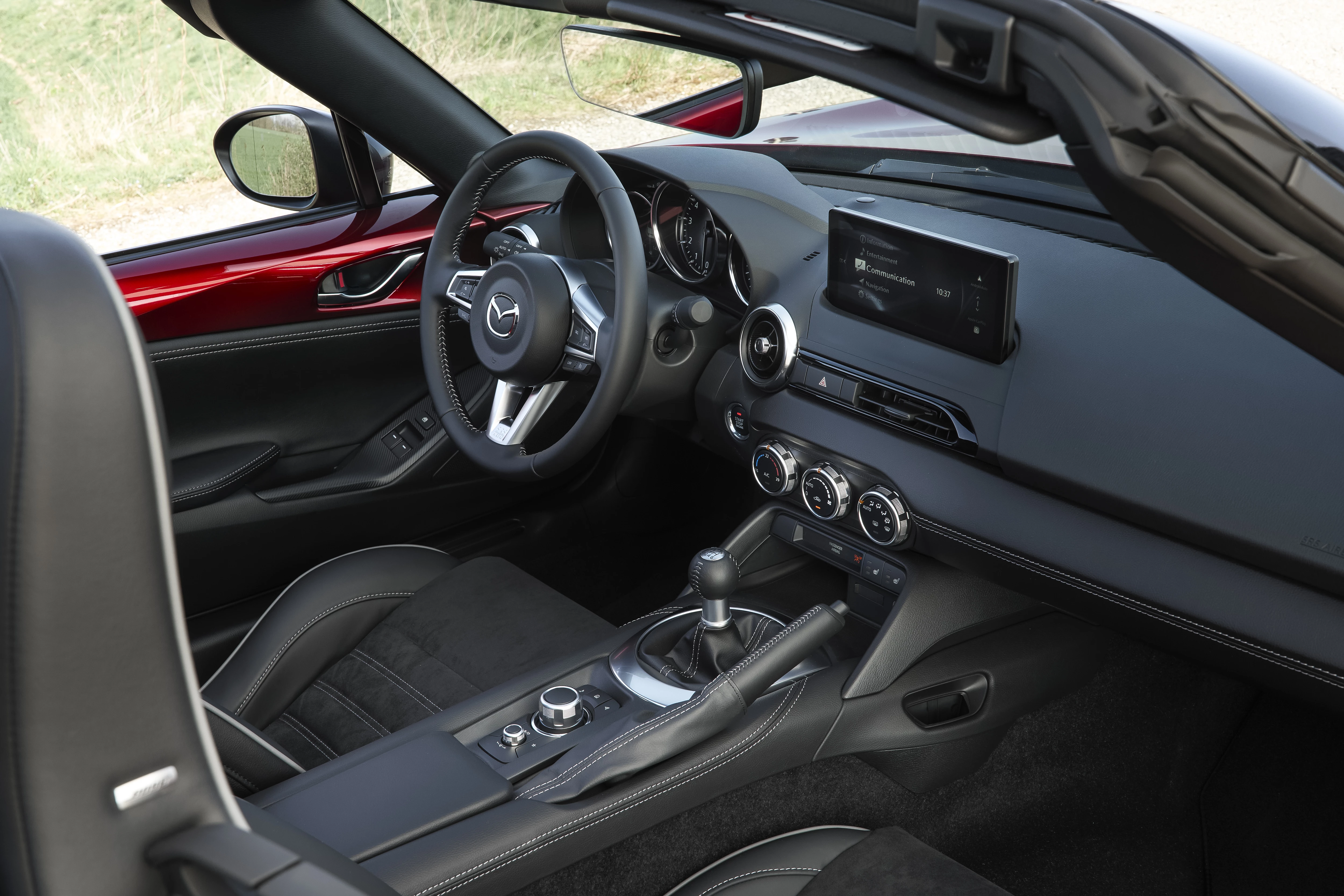 Mazda MX-5 (2024): Ausgereifter Roadster mit modernen Sicherheitssystemen im Test