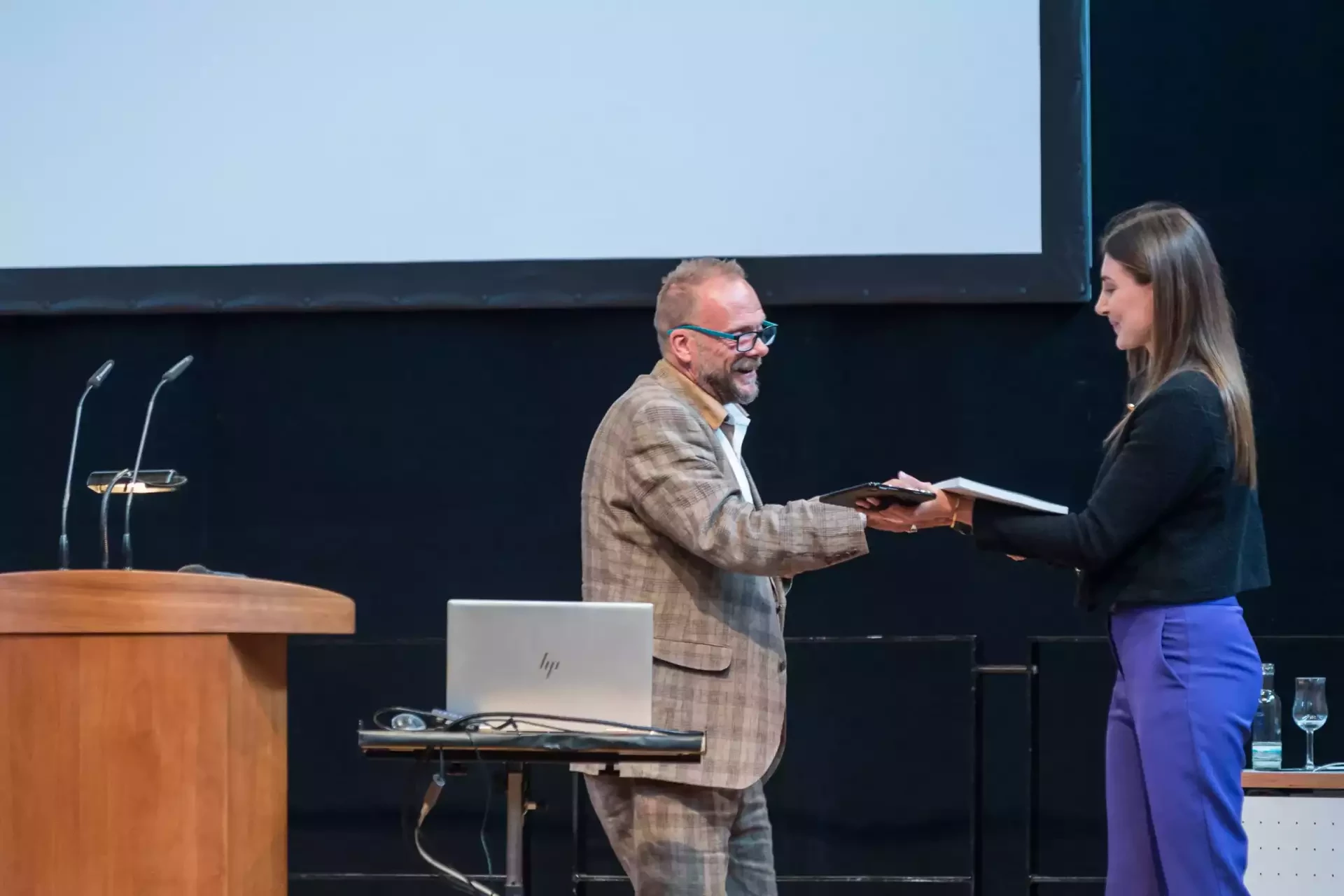 KI-Prozessautomatisierung in der Hotellerie &ndash; Effizienz und Gastfreundschaft sichern