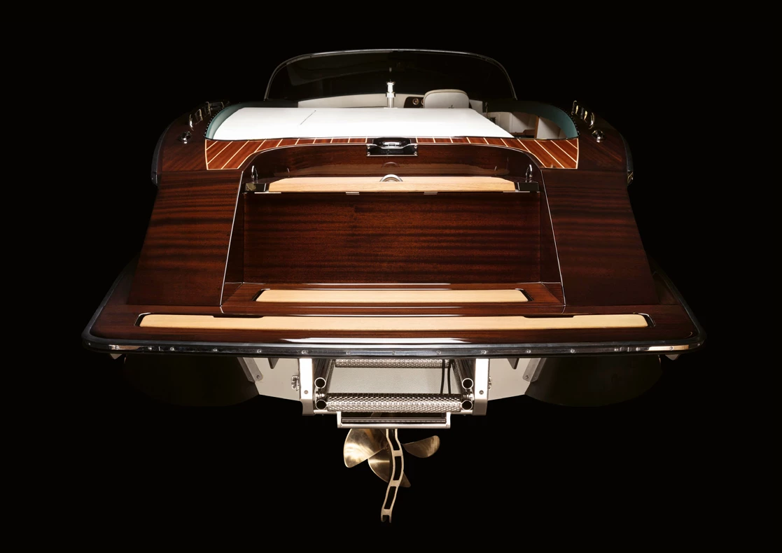 Boesch 710 Sunsport – Sportlicher Allrounder mit Mahagoni und Hightech