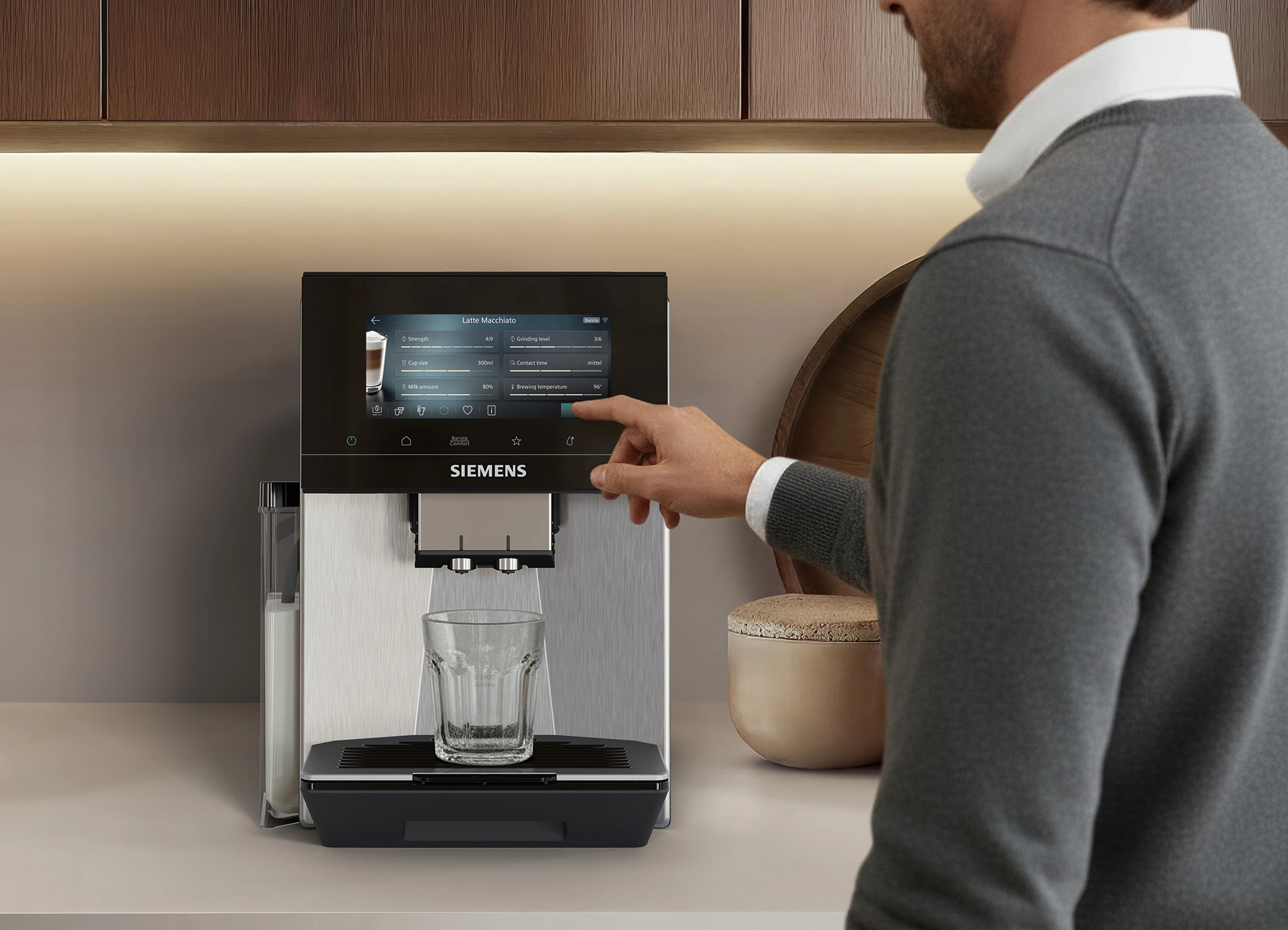 Kaffeevollautomat Barista-Perfektion trifft auf Bedienkomfort: Siemens EQ900 iAroma & EQ900 plus iAroma im Test