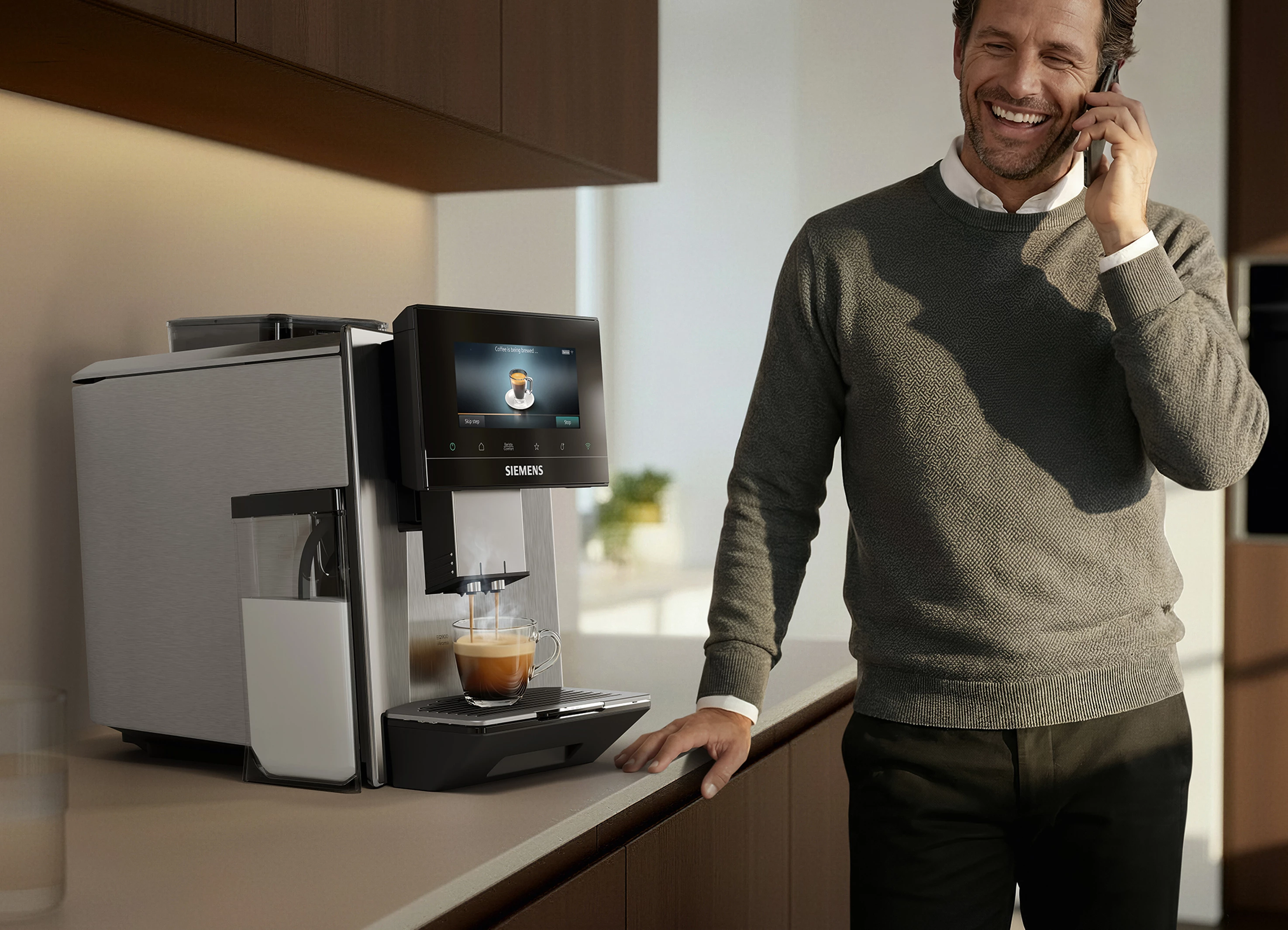 Kaffeevollautomat Barista-Perfektion trifft auf Bedienkomfort: Siemens EQ900 iAroma & EQ900 plus iAroma im Test
