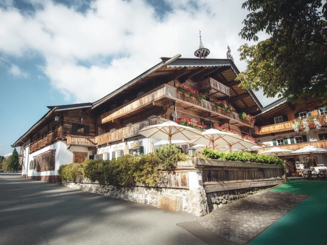 Bio-Hotel Stranglwirt: 5 Sterne Luxus & nachhaltige Ferienwohnungen