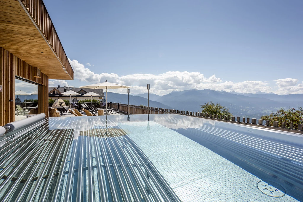 Tratterhof Mountain Sky Hotel: Sommergenuss auf 1.500 Meter Höhe