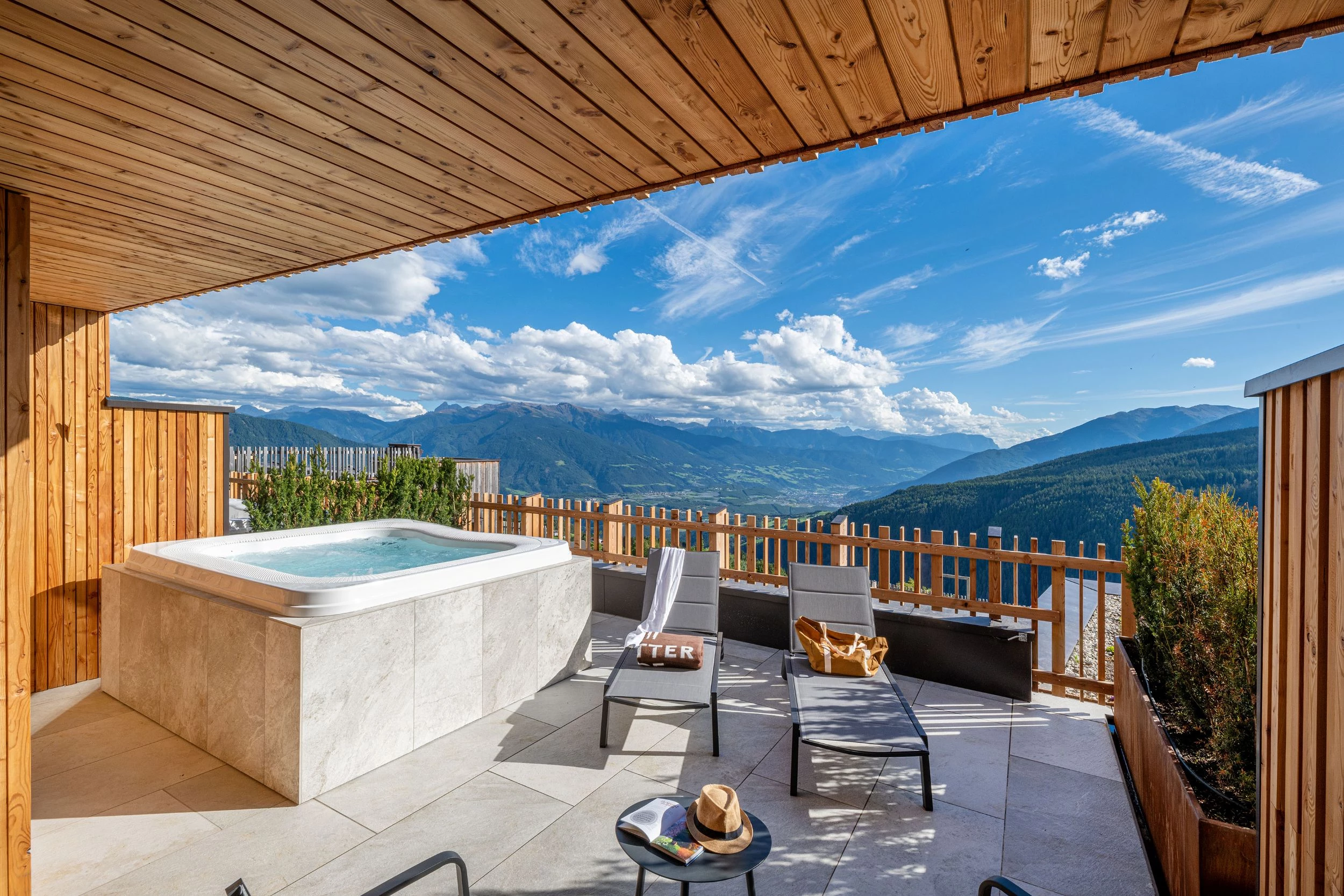 Tratterhof Mountain Sky Hotel: Sommergenuss auf 1.500 Meter Höhe