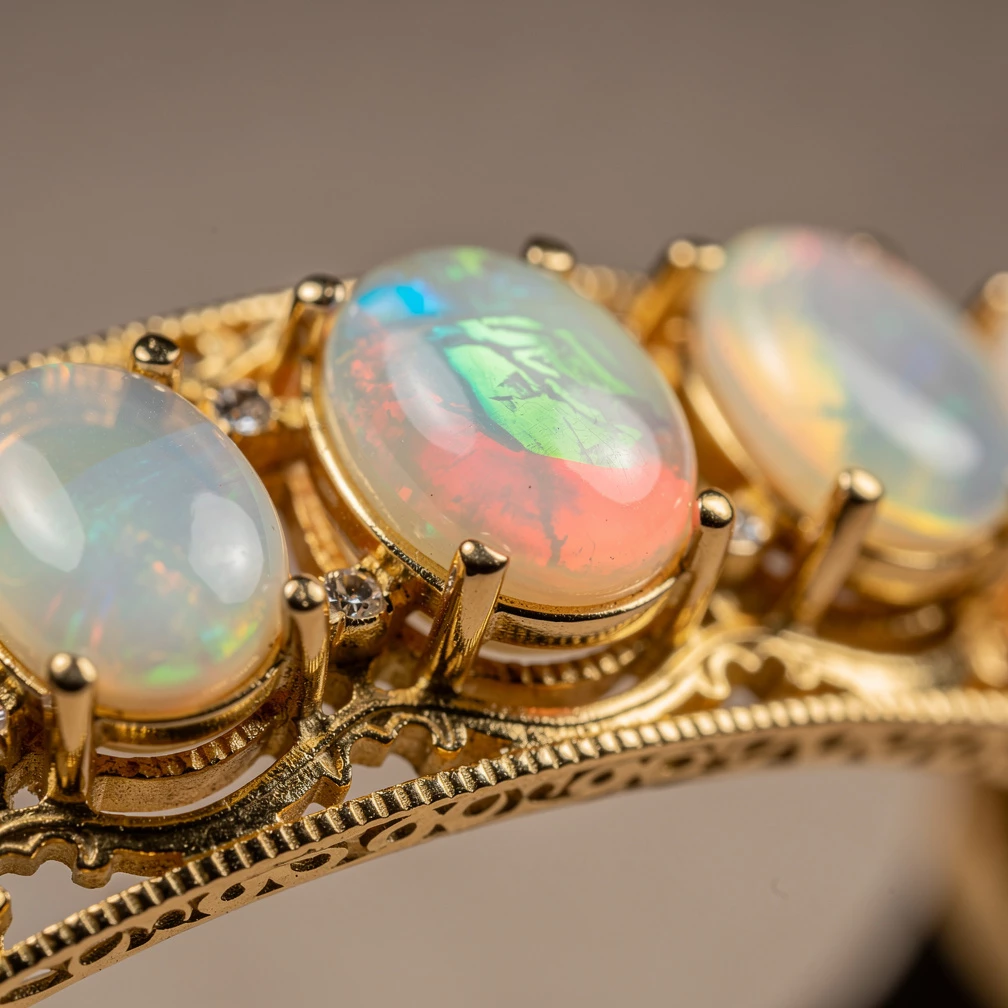 Boulder Opal Queensland: Ausdrucksstarker Edelstein für modernen Schmuck