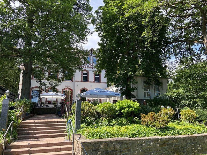 Zwölf Apostel Wermelskirchen: Restaurant-Test & Erlebnis auf der Schulenburg