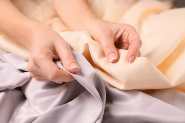 Bettwäsche richtig beziehen und Milben im Bett reduzieren