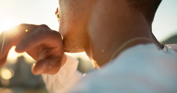 Weniger Schwitzen im Sommer: Hilfe bei Hyperhidrosis