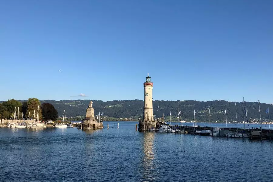 Segeln auf dem Bodensee - Der perfekte Urlaub für Wein- und Wassersportliebhaberinnen