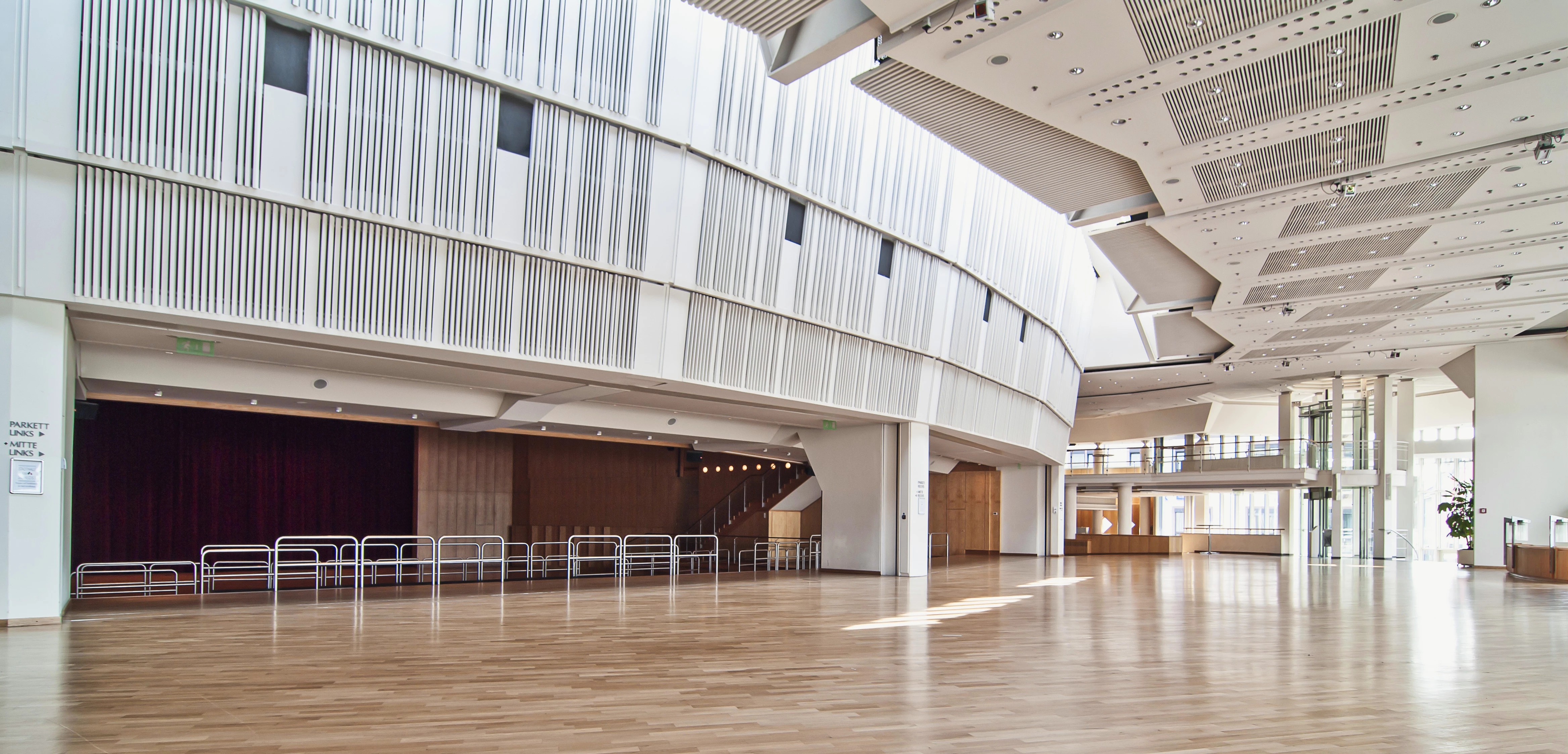 stadthalle-tfb-004-foyer.webp