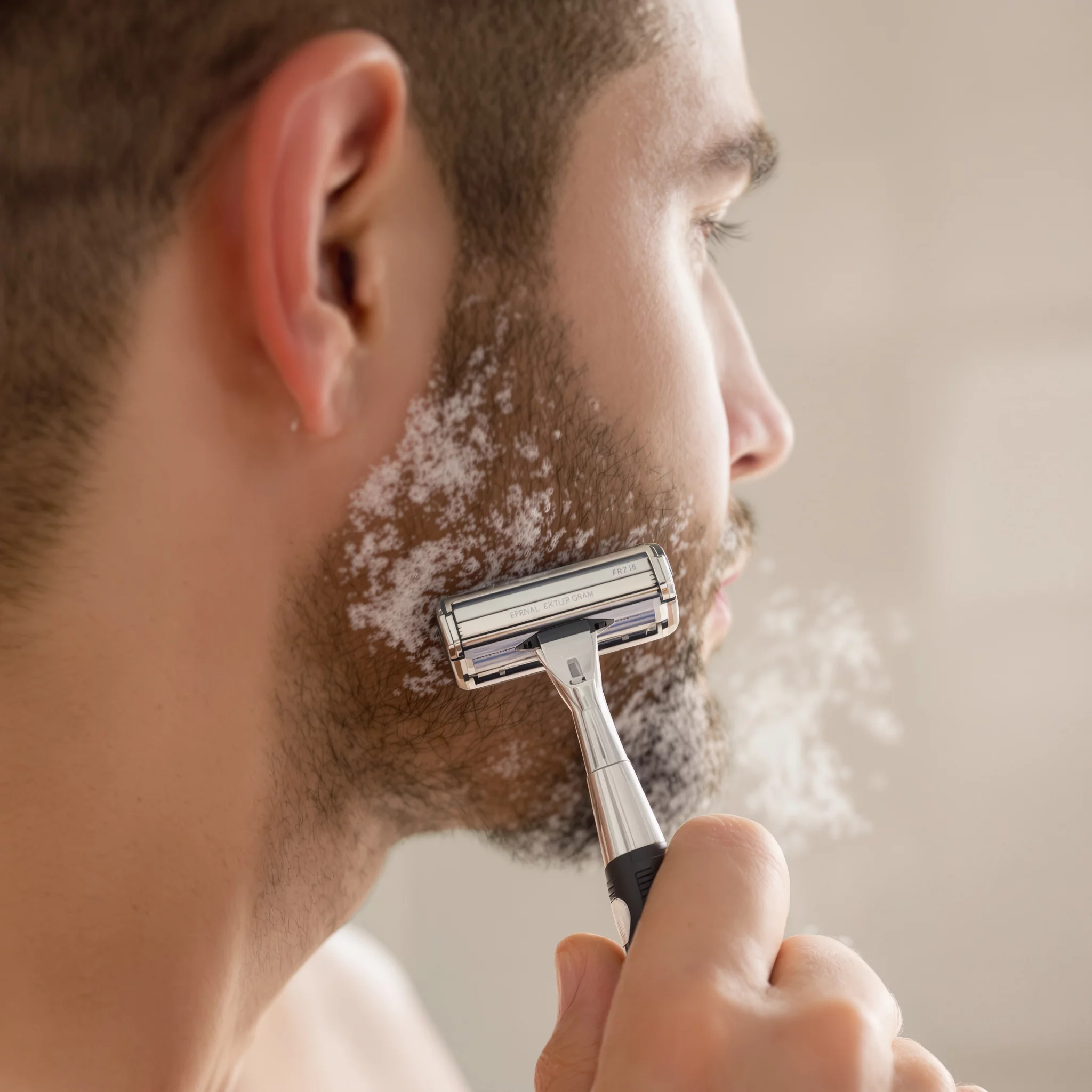Rasur ohne Irritationen: So vermeidest du Rasierbrand & eingewachsene Haare