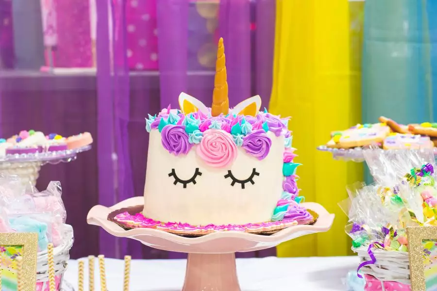 Schokoladentorten mit Fondant-Verzierung