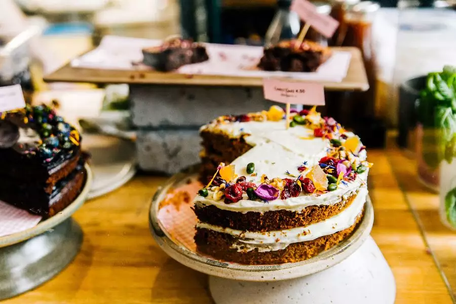 Schritt-für-Schritt-Anleitung zum Backen einer Schwarzwälder Kirschtorte