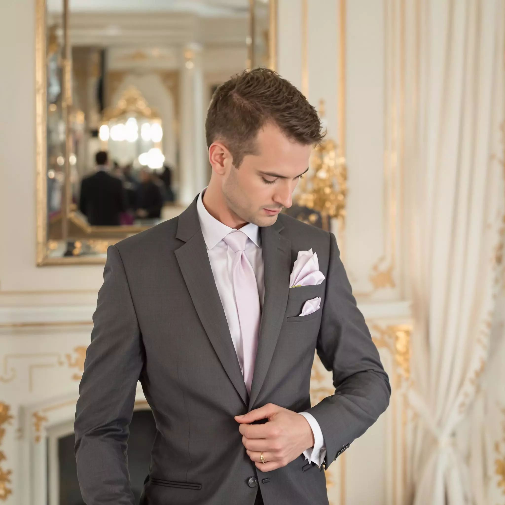 Elegante Accessoires für den Bräutigam: Krawatten, Einstecktücher und mehr