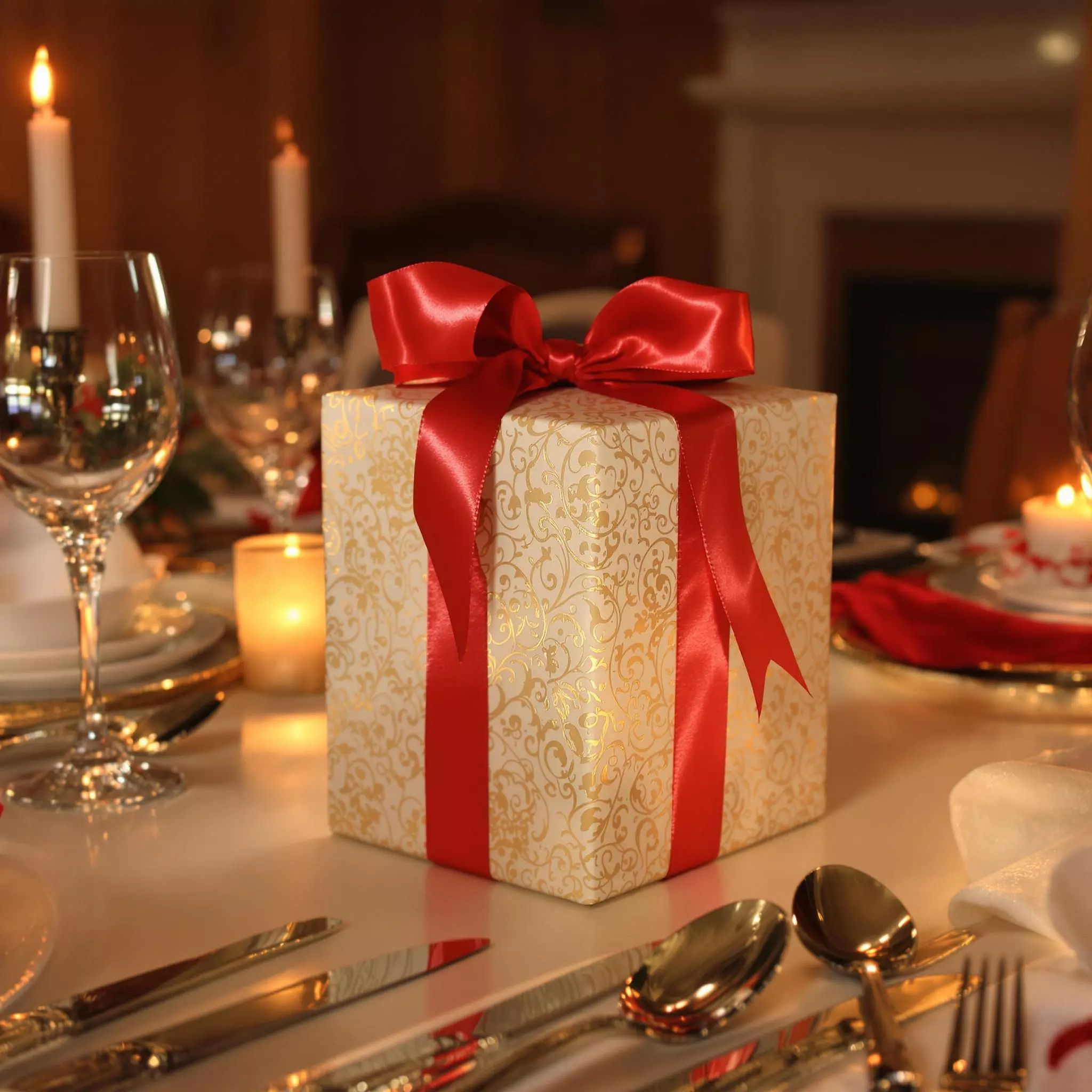 Knigge für das perfekte Gastgeschenk: Freunde und Familie angemessen überraschen