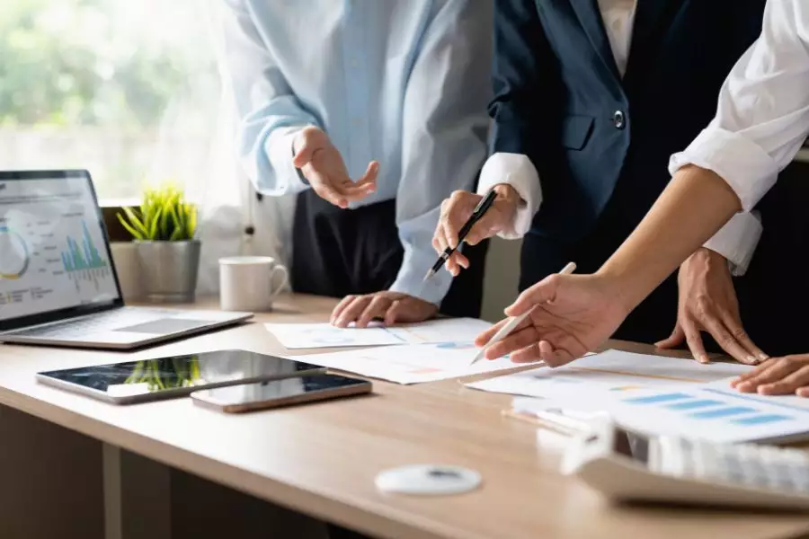 Unternehmensberater und Branchentrends - Unternehmensstrategie - Geschäftsoptimierung