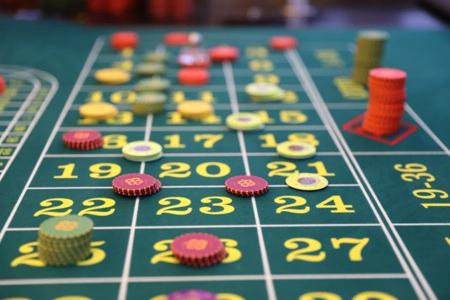 (c) SLSV Spielbanken Bayern  Roulettetuch amerikanisch mit Jetons.webp
