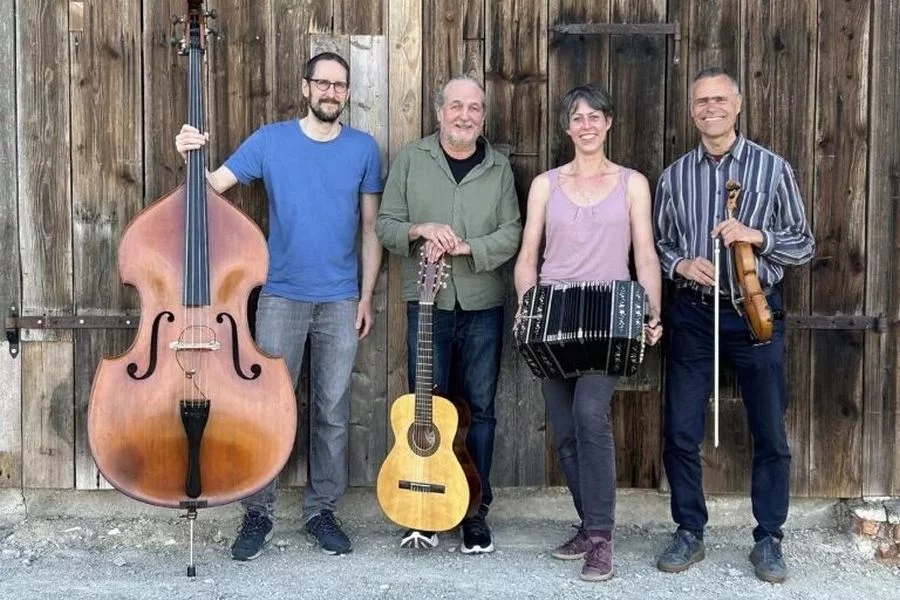 Tango trifft Frühstück: Genuss & Musik im Porsche Traumwerk Spiegelzelt