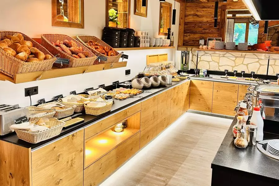 (c)be-outdoor.de_Petra_Sobinger_Alpenhof_900x600_Buffet