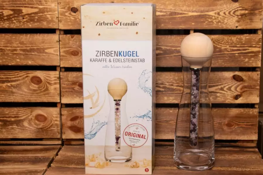 (c)BGDM_Goettges_Zirbe_Wasserkaraffe