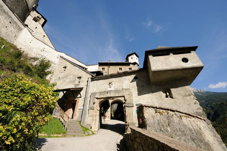 (c)Burg_Hohenwerfen_Sperrbogen Werfen.webp