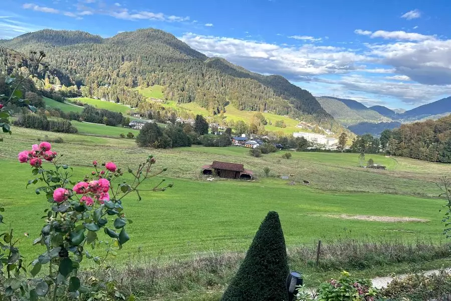(c)Das-Berchtesgaden-Magazin_Haus_Bergfrieden_Terrasse