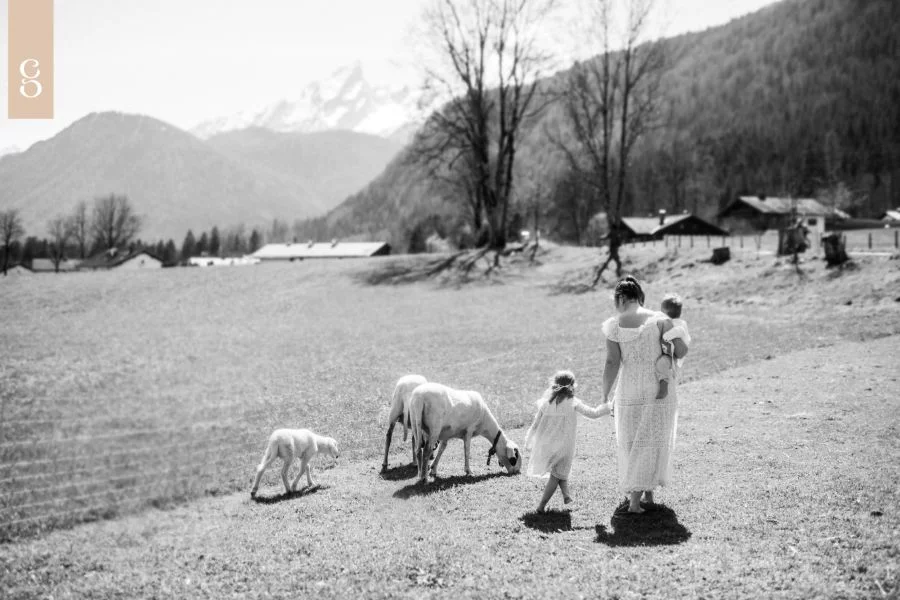 Familienfotos_traunstein_rosenheim_muenchen_badreichenhall_fotografiegoettges_Bauernhof_Tiere_Freundschaften_Minishootings - 02-3.webp