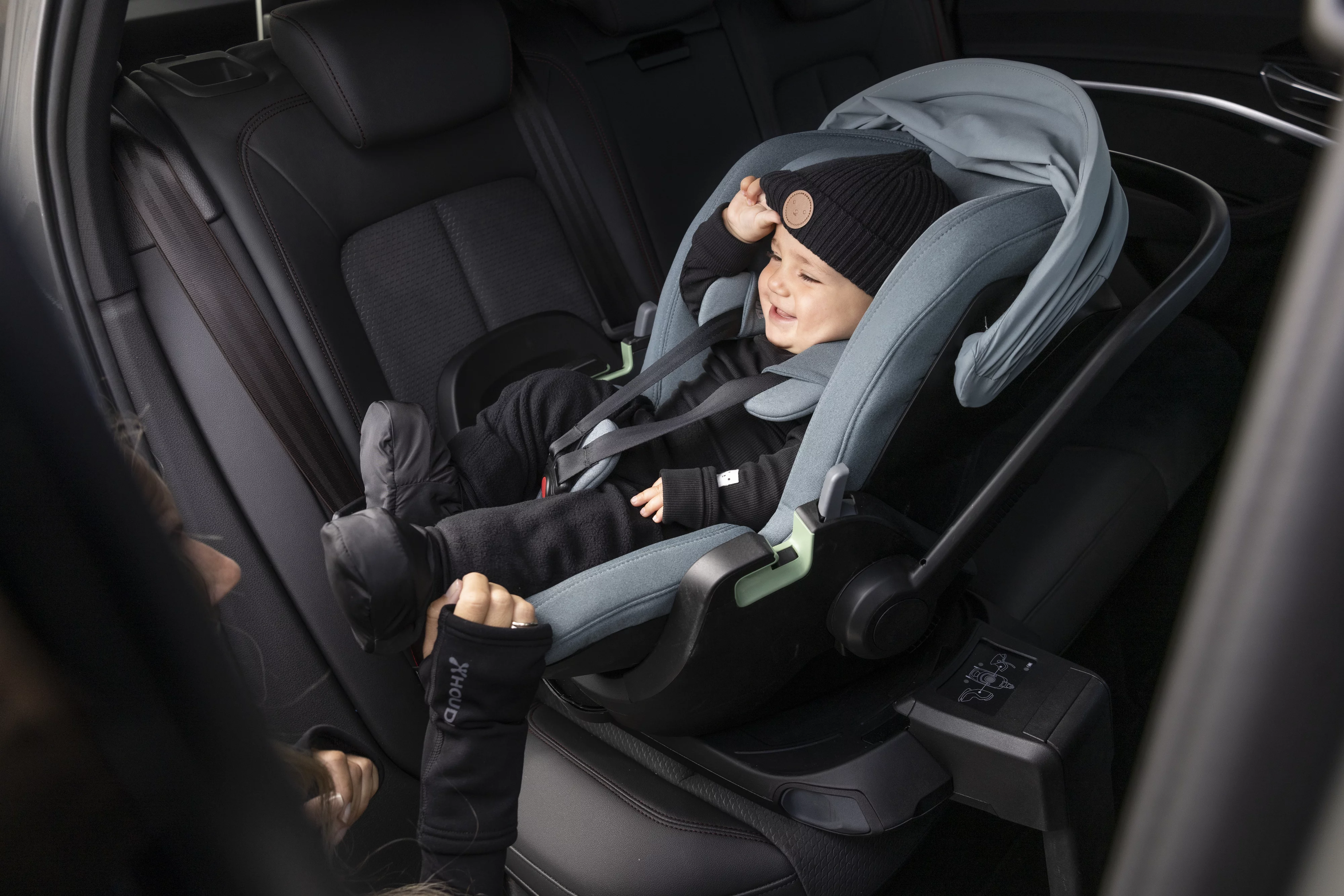 Guck mal wer da sitzt: im Thule Kindersitz