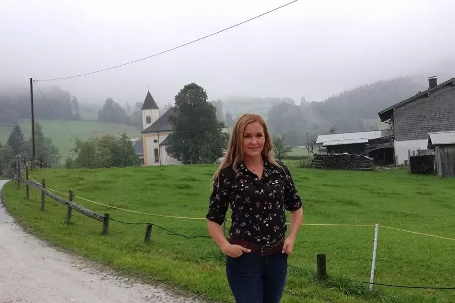 Lena Lorenz - Bei den Dreharbeiten zu den neuen Folgen von Lena Lorenz im Messnerwirt2.webp