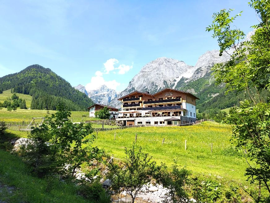 E-Mobility Reisen im Berghotel Lämmerhof: Ladestationen & Erlebnis