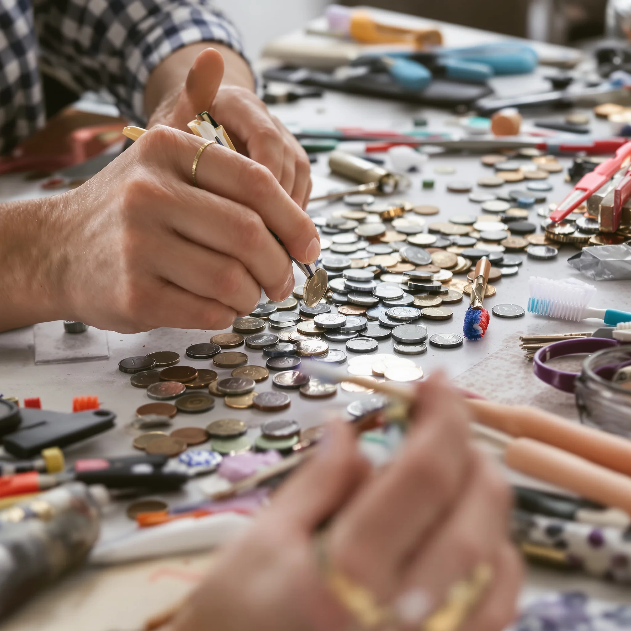 Improvisieren wie ein Profi – Werkzeuge aus Alltagsgegenständen | DAS DIY Magazin