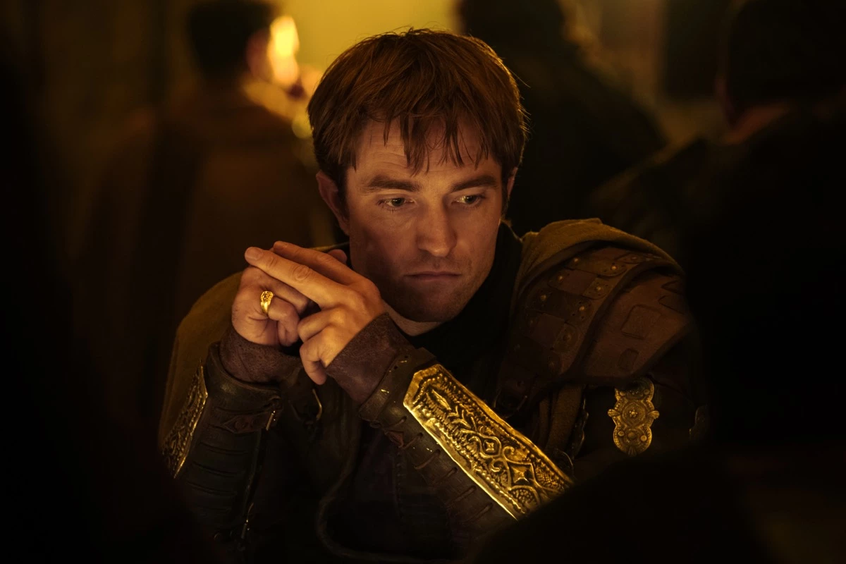 Robert Pattinson ist Teil des hochkarätigen Casts – seine Rolle zählt bislang zu den spannendsten Geheimnissen des Films. (© Universal Studios 2026)