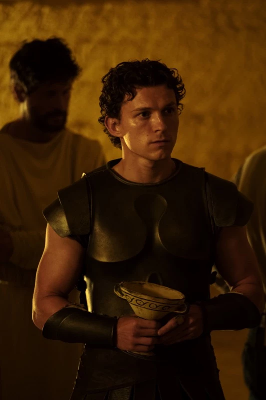 Tom Holland spielt Telemachos, den Sohn von Odysseus – und könnte in „The Odyssey“ eine seiner bisher reifsten Rollen zeigen. (© Universal Studios 2026)
